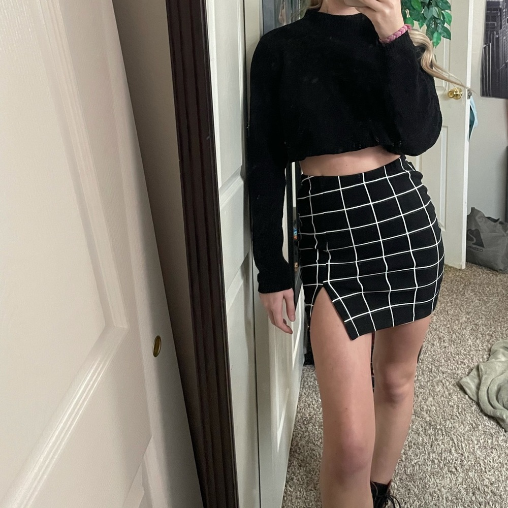 Mini skirt with slit